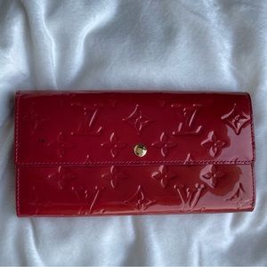 Louis Vuitton Red Vernis Sarah Wallet ❤️